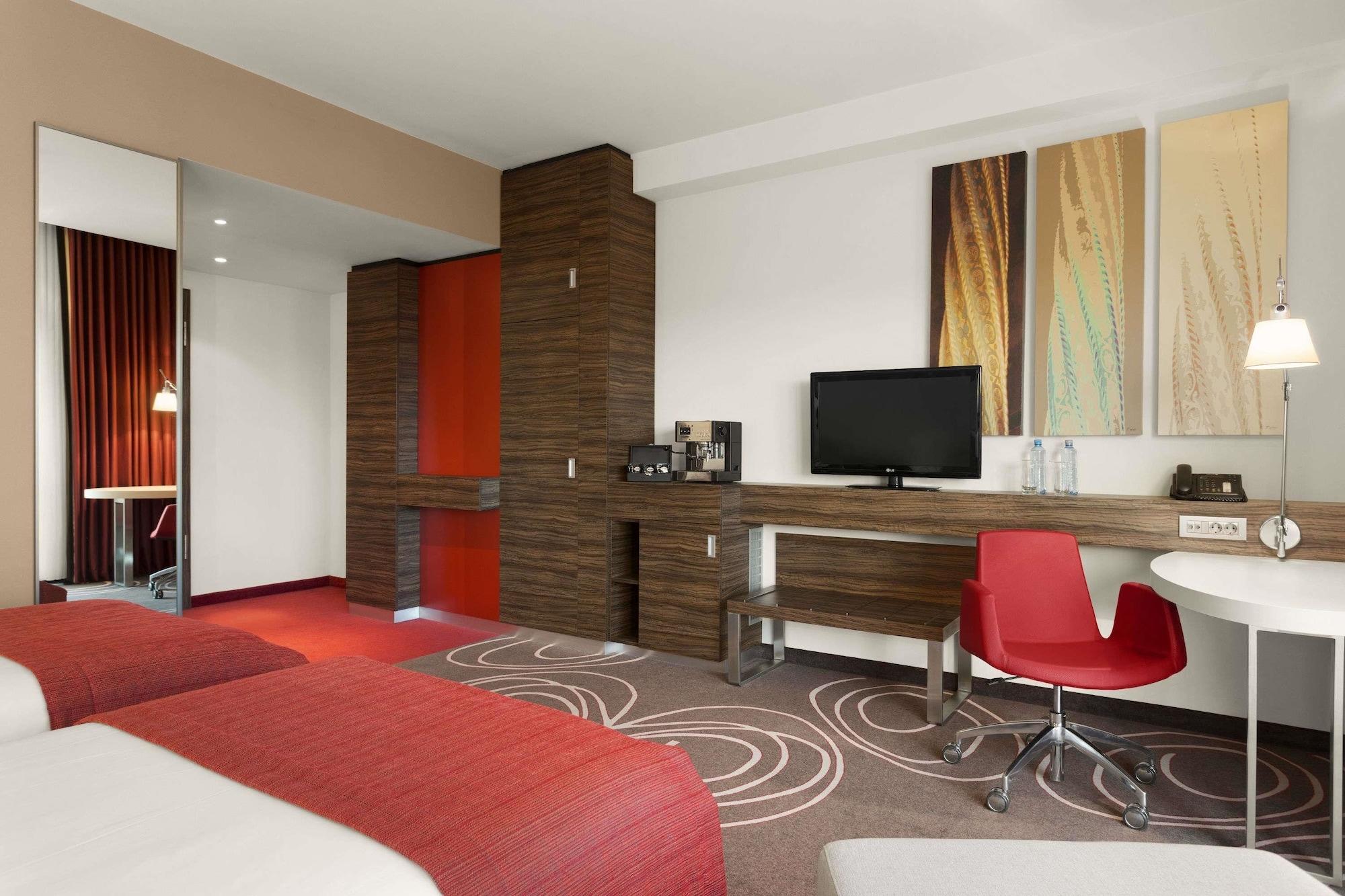 Hotel Ramada Piteşti Extérieur photo