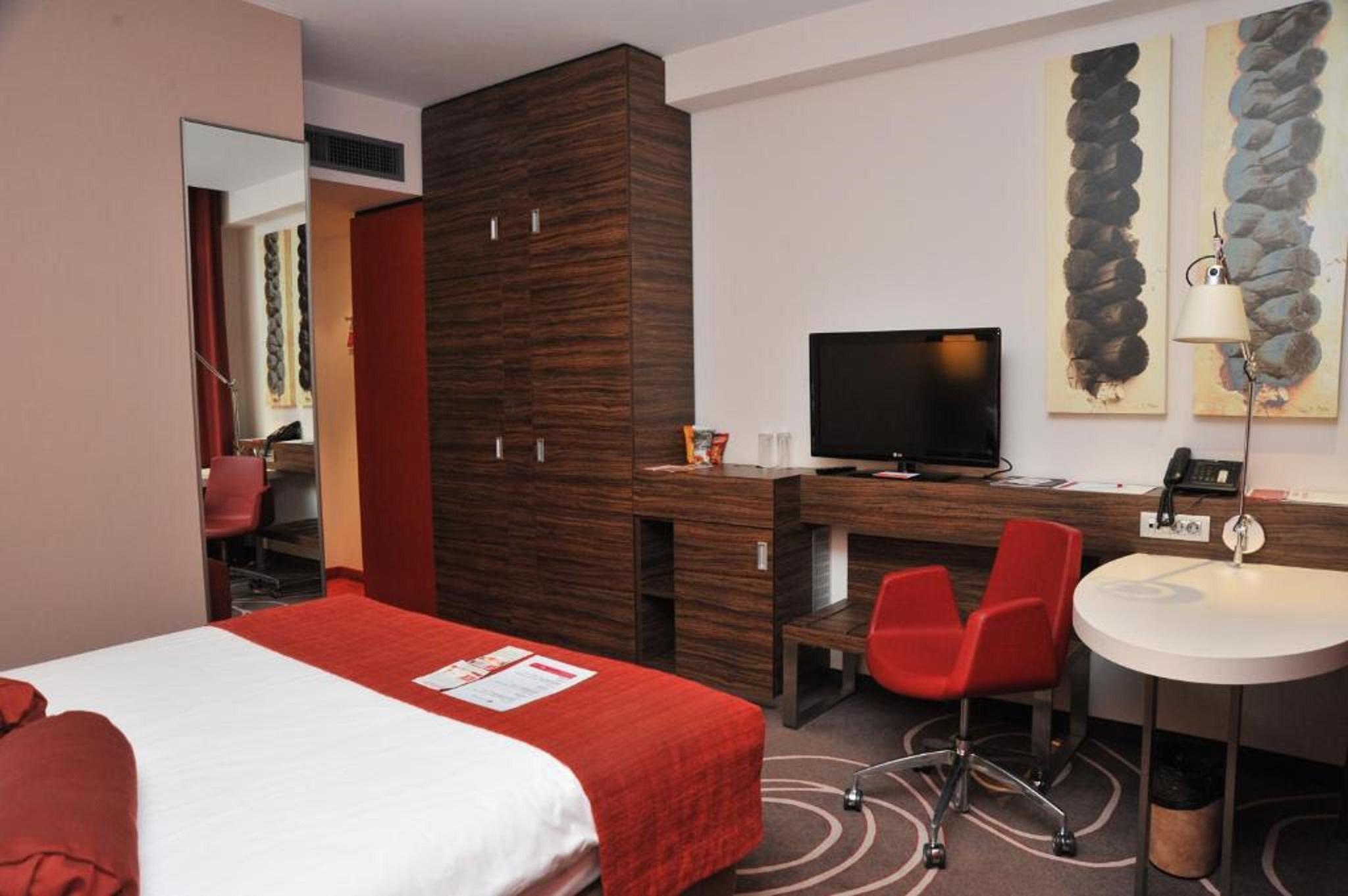 Hotel Ramada Piteşti Extérieur photo