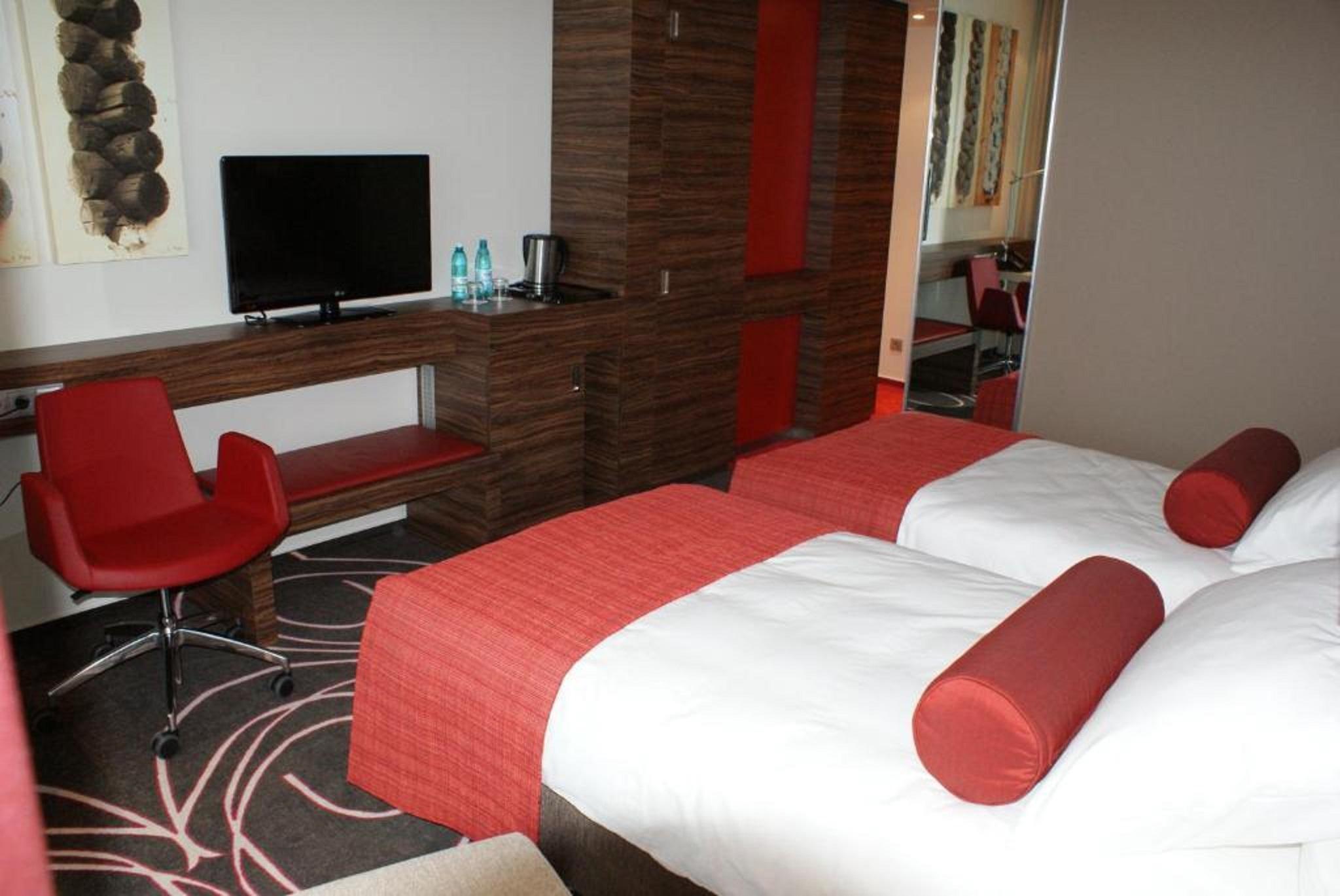 Hotel Ramada Piteşti Extérieur photo